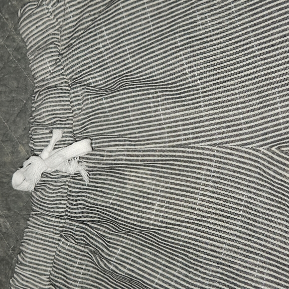 BNWOT Striped Blue and White Linen Shorts - Size Large with White Drawstring. - Picture 5 of 5